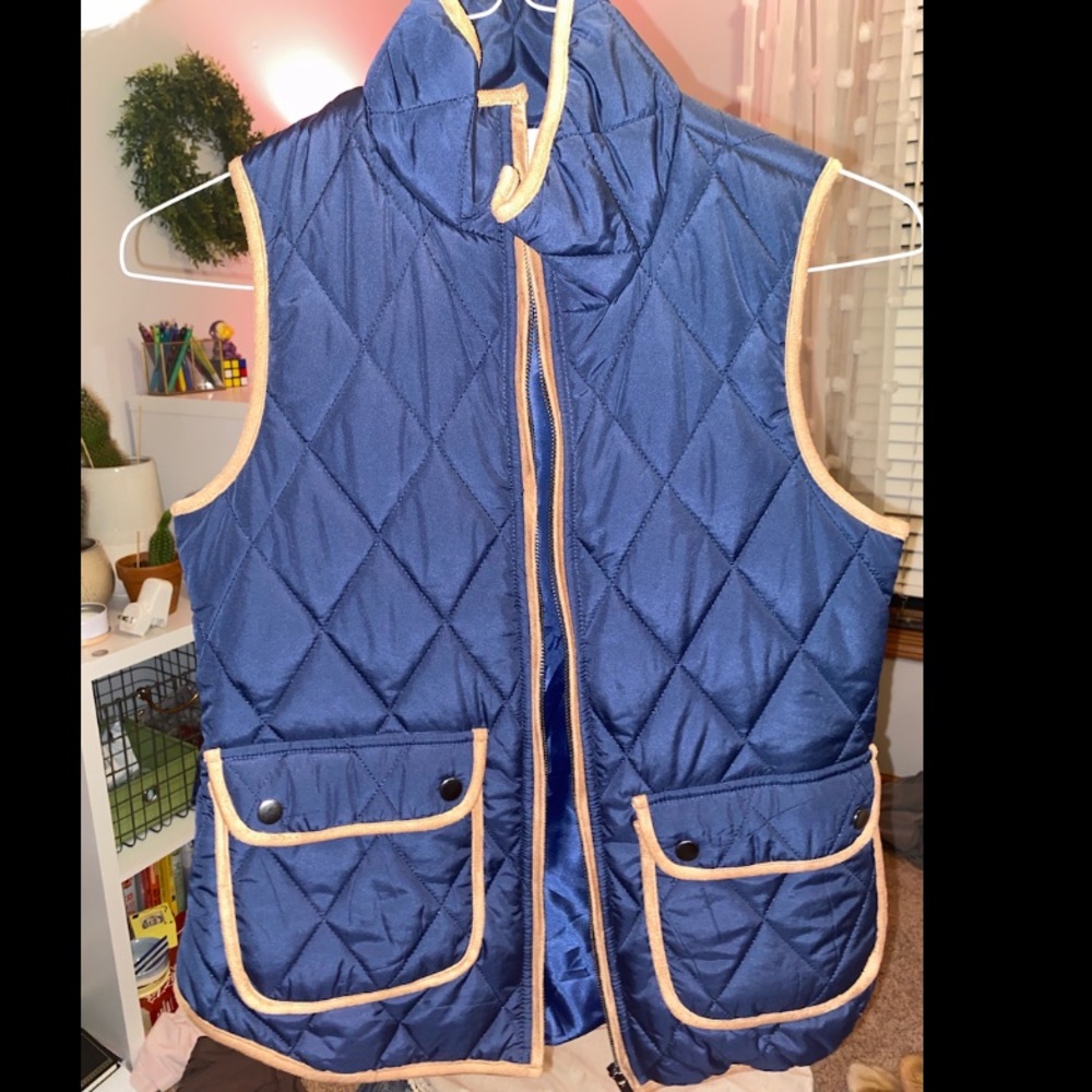 Women’s Quilted Vest!